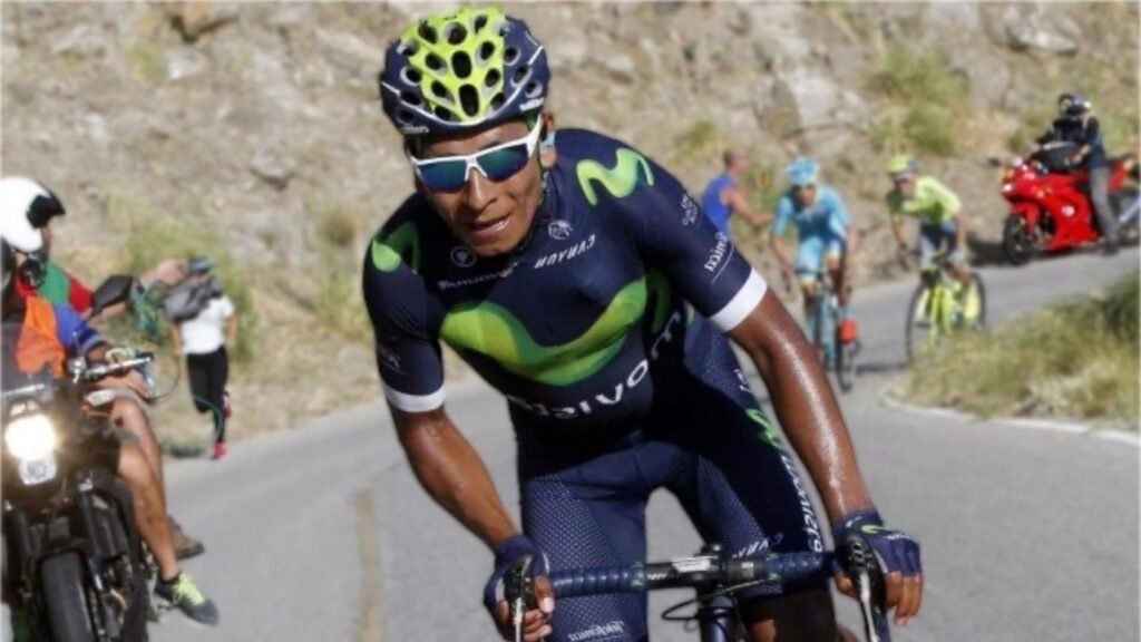 Nairo Quintana escalando un puerto en el Movistar Tea,